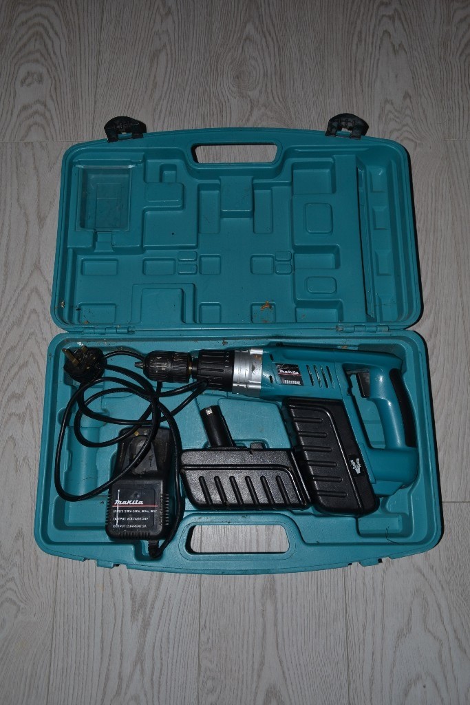 MAKITA Industrial hammer drill 24V in Portsmouth, Hampshire Gumtree