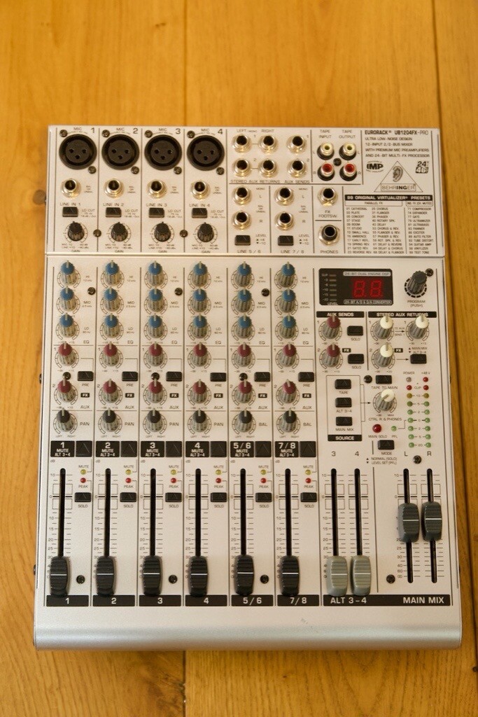 Behringer Eurorack UB1204FXPRO Audio Mixer with Effects in