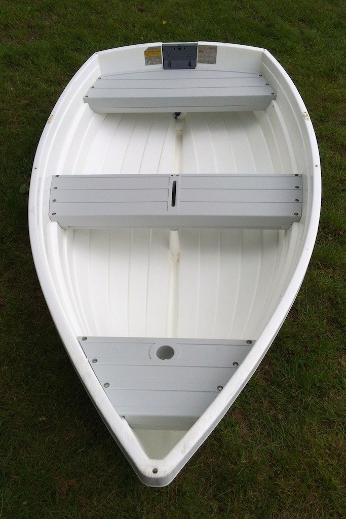Walker Bay 8 Rowing/outboard dinghy/yacht tender c/w Walker Bay oars