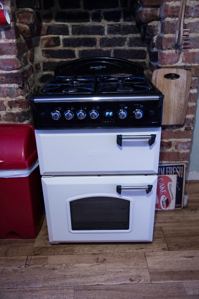 LEISURE GOURMET CLASSIC FREE STANDING COOKER WITH DOUBLE GAS OVEN AND
