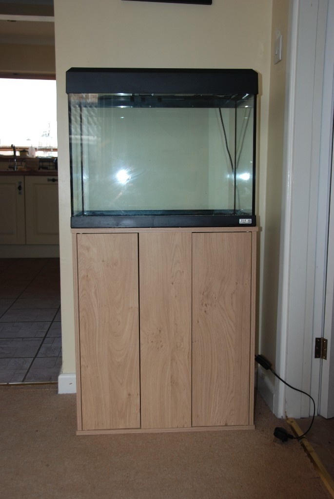 90L Fluval Fish Tank with pump, heater and many extras in