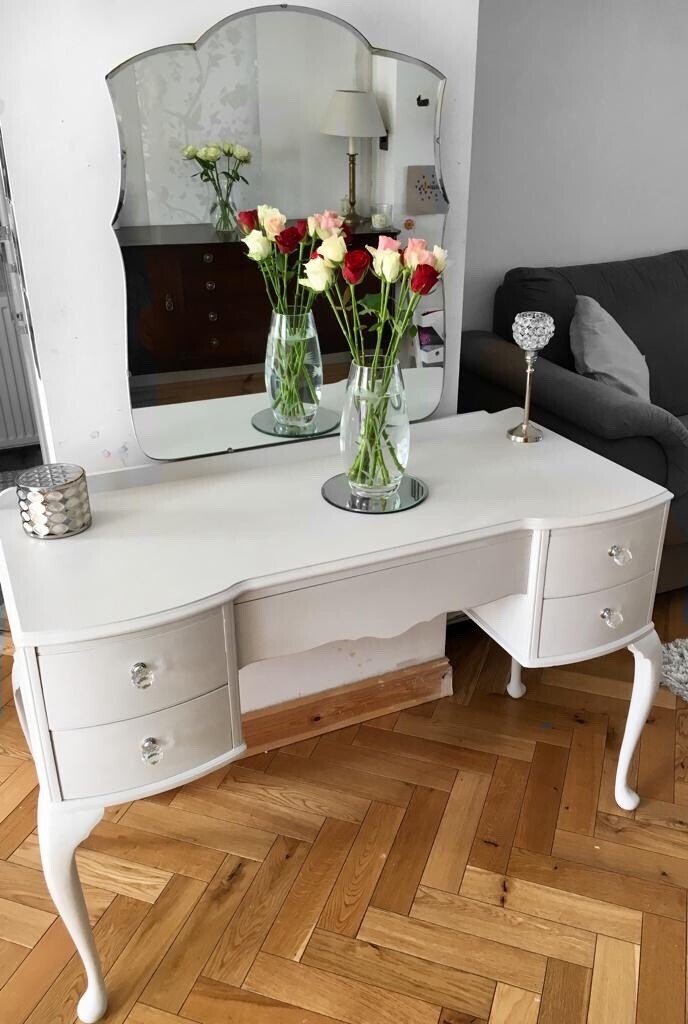 Stunning vintage Queen Anne dressing table/ console in Southside