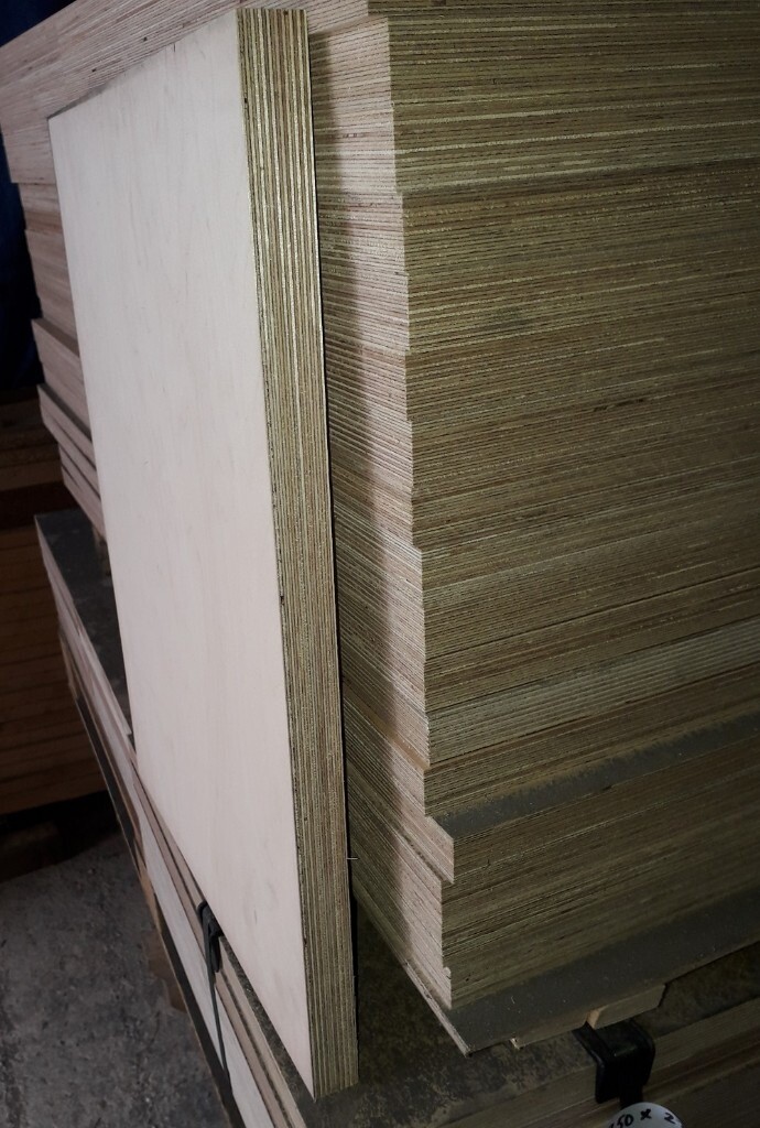31 pieces of NEW 27mm 1st Quality Russian Birch Plywood 20in x 13½