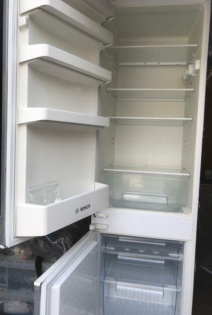 BOSH FRIDGE FREEZER (Intergrated)GOOD CONDITIONDELIVERY AVAILABLE