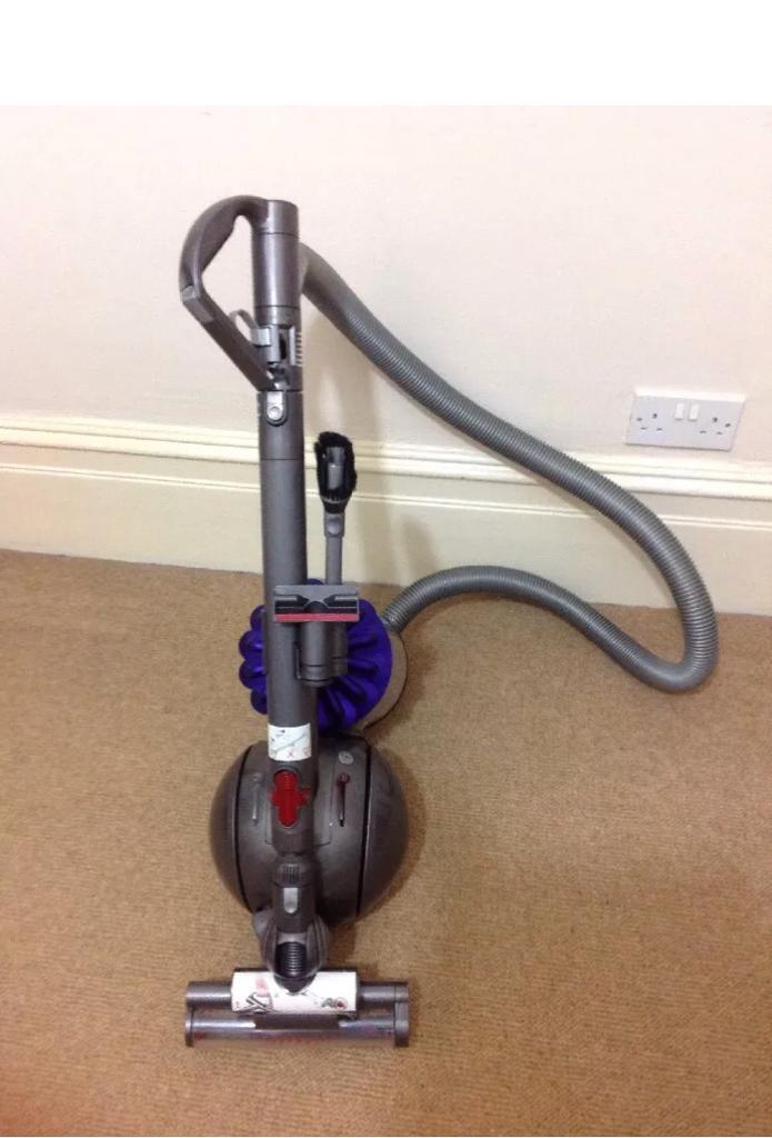 Dyson dc39 animal ball cylinder bagless hoover, in Islington, London
