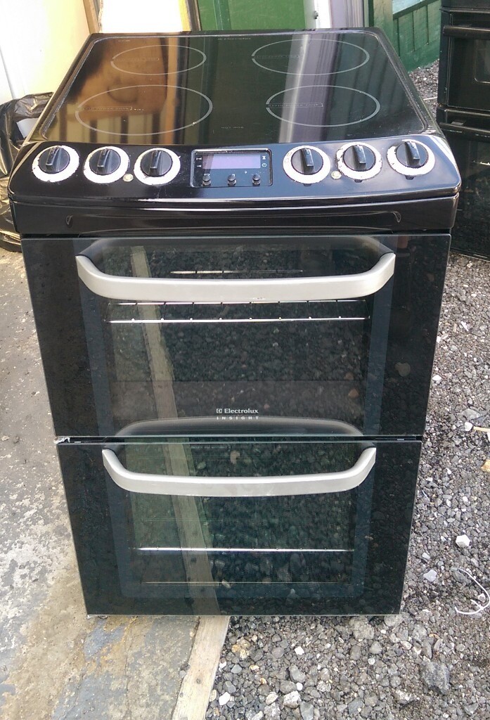 6 MONTHS WARRANTY 55CM WIDE Electrolux double oven, AA rated electric