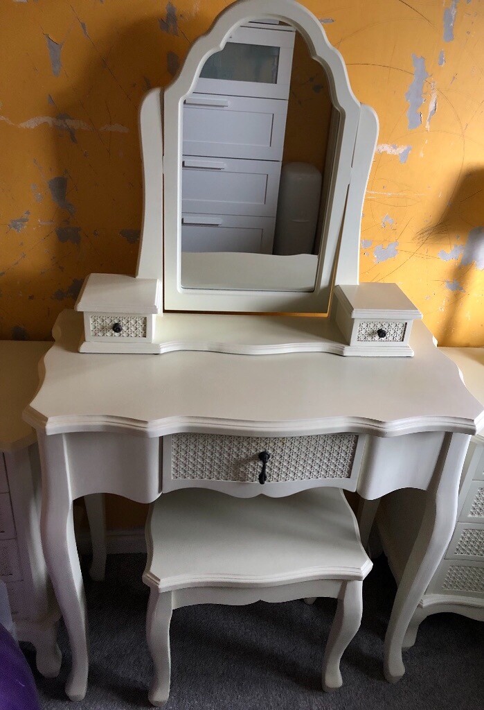 5 piece Dunelm furniture set with mirror. Excellent condition. PRICE