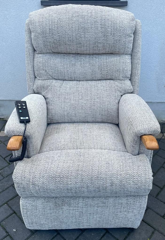 HSL RIPLEY DUAL MOTOR RISER RECLINER CHAIR STANDARD SIZE, AS NEW in