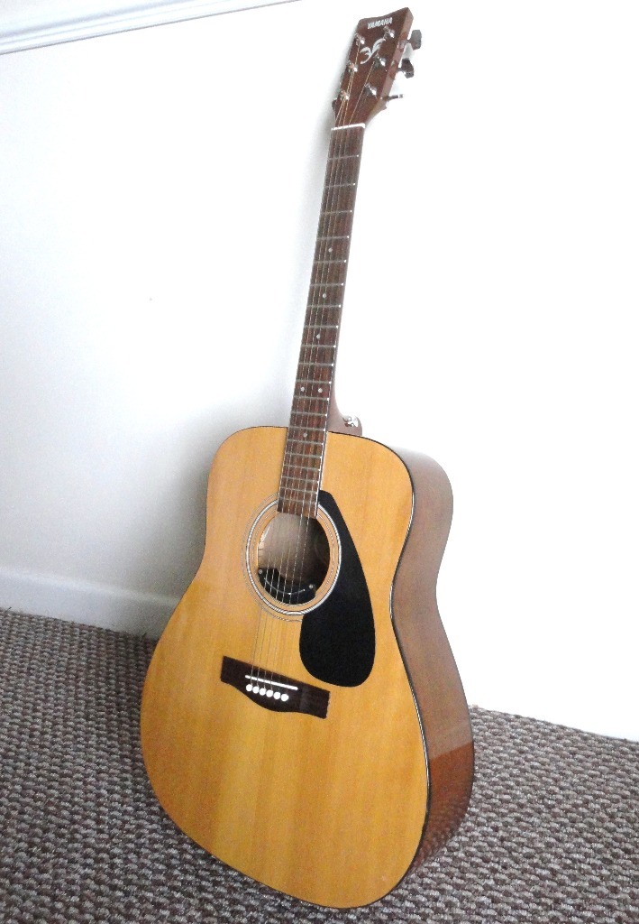 Yamaha F210 Acoustic Guitar with Digital Tuning Very Good Condition