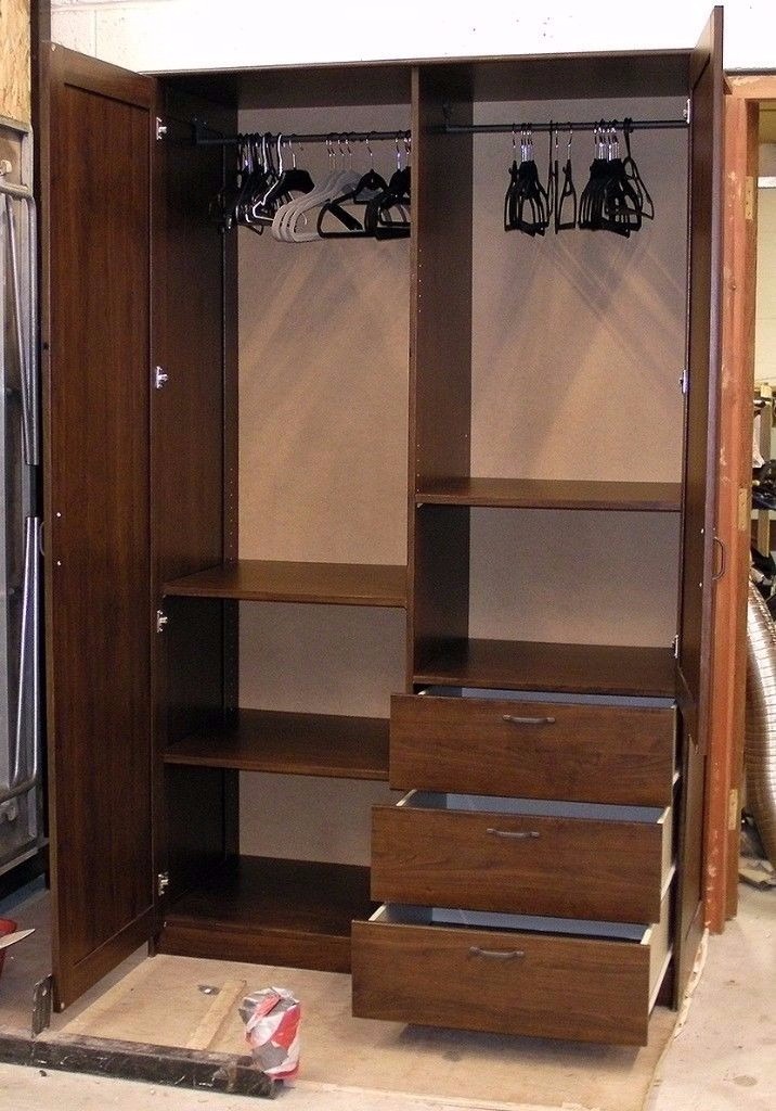 Large beautiful wardrobe. About 2m tall in Morley, West Yorkshire