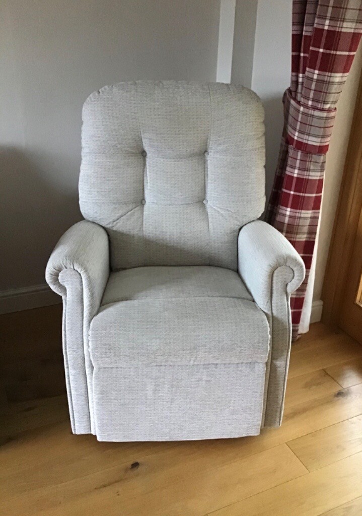 HSL Electric Riser Recliner Single Motor Electric Chair Nearly New