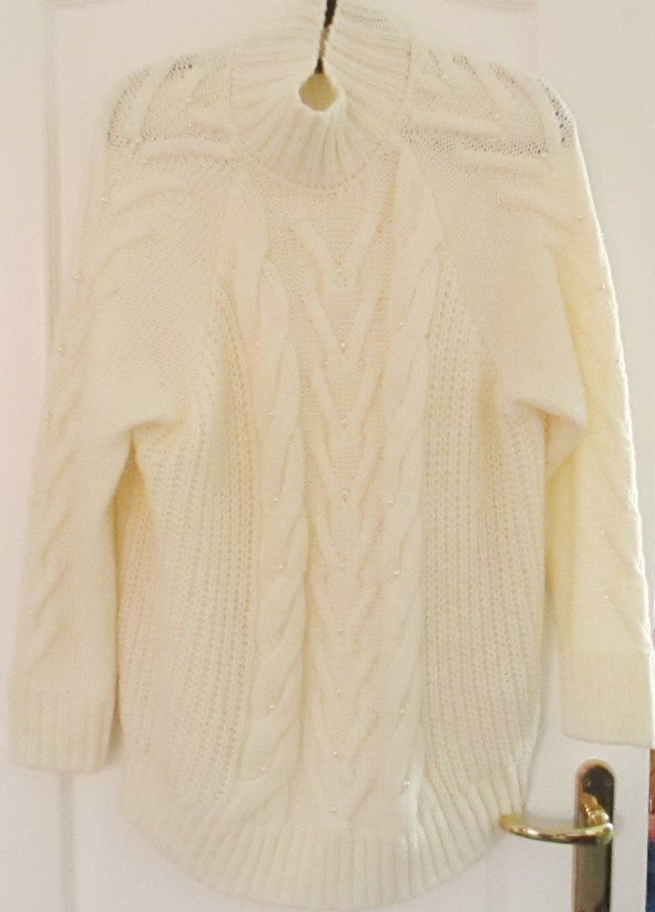 NEW M&S CREAM KNITTED JUMPER. WITH PEARLS. XL. WITH TAGS. in