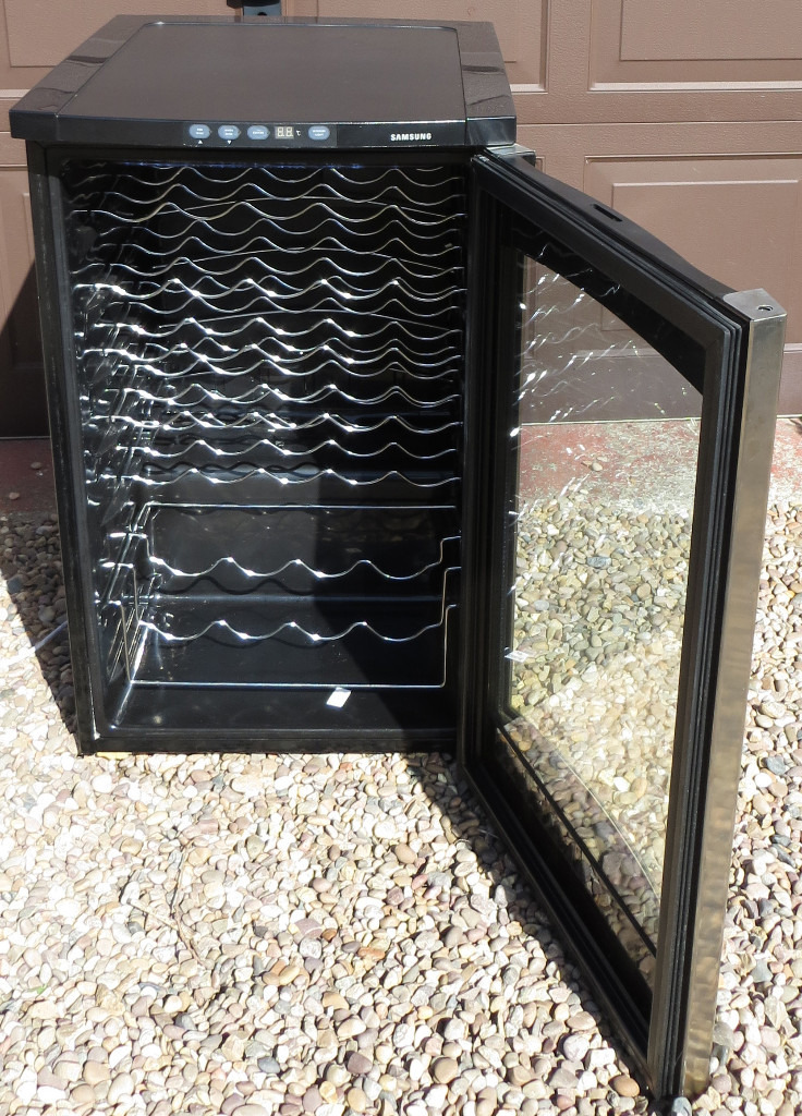 Samsung Wine Cooler Model RW13EBSS in Wakefield, West Yorkshire Gumtree