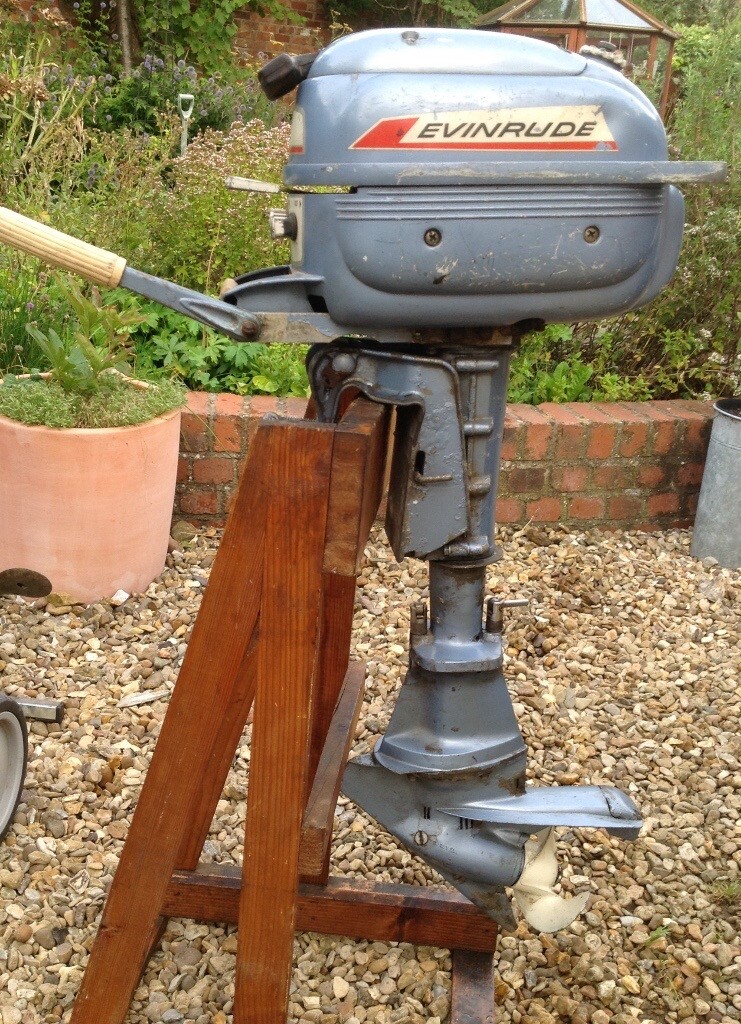 Classic vintage Evinrude 3hp lightwin outboard motor with folding leg short shaft in Melton
