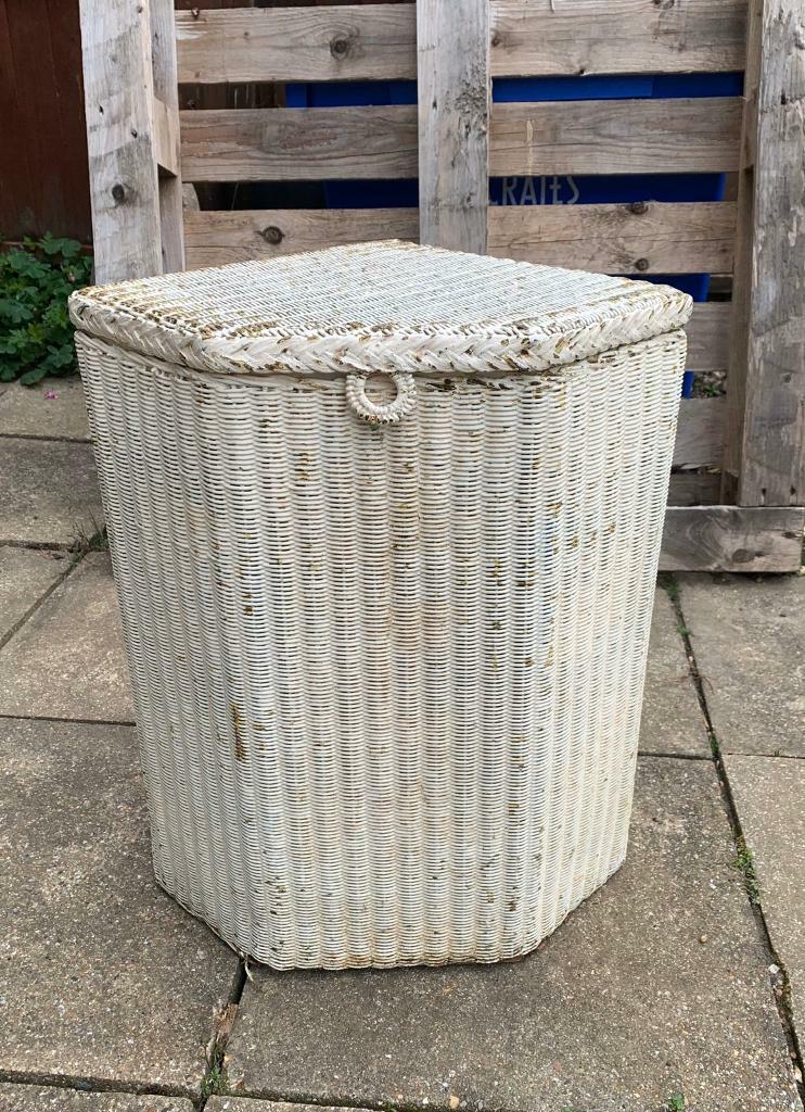 Free to collector! LLOYD LOOM VINTAGE corner laundry basket in Hedge