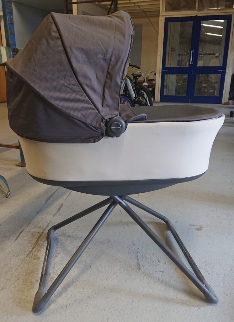 oyster 3 carrycot stand