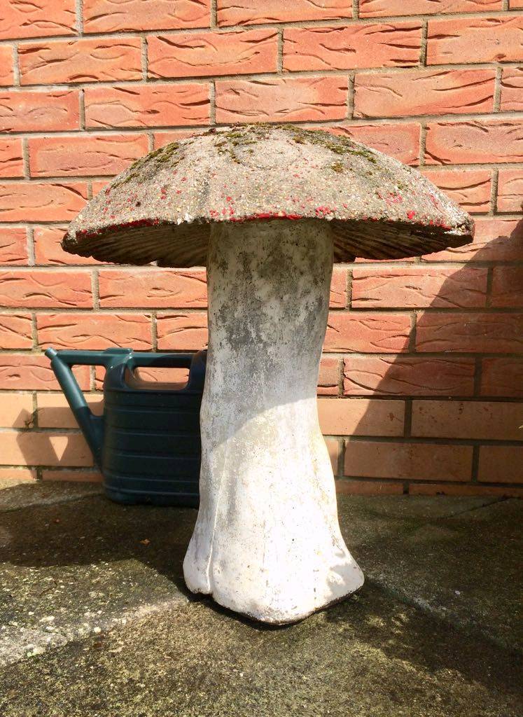 Concrete mushroom / toadstool garden ornament | in Lincoln