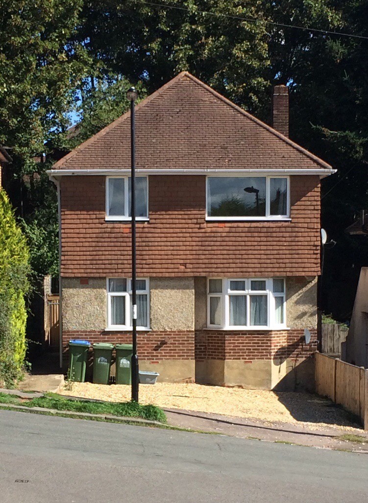 2 bed, first floor flat in Vale Drive, Southampton in Southampton