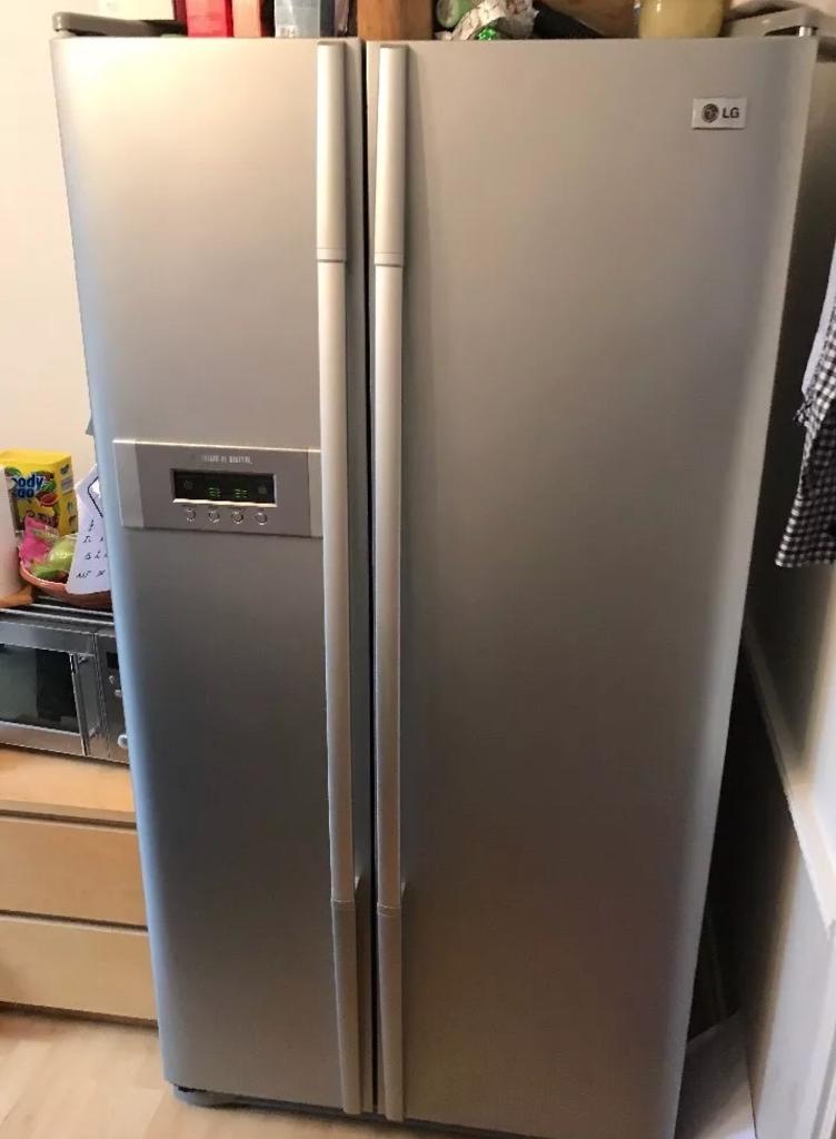 LG American fridge freezer (delivery available) in Shipley, West