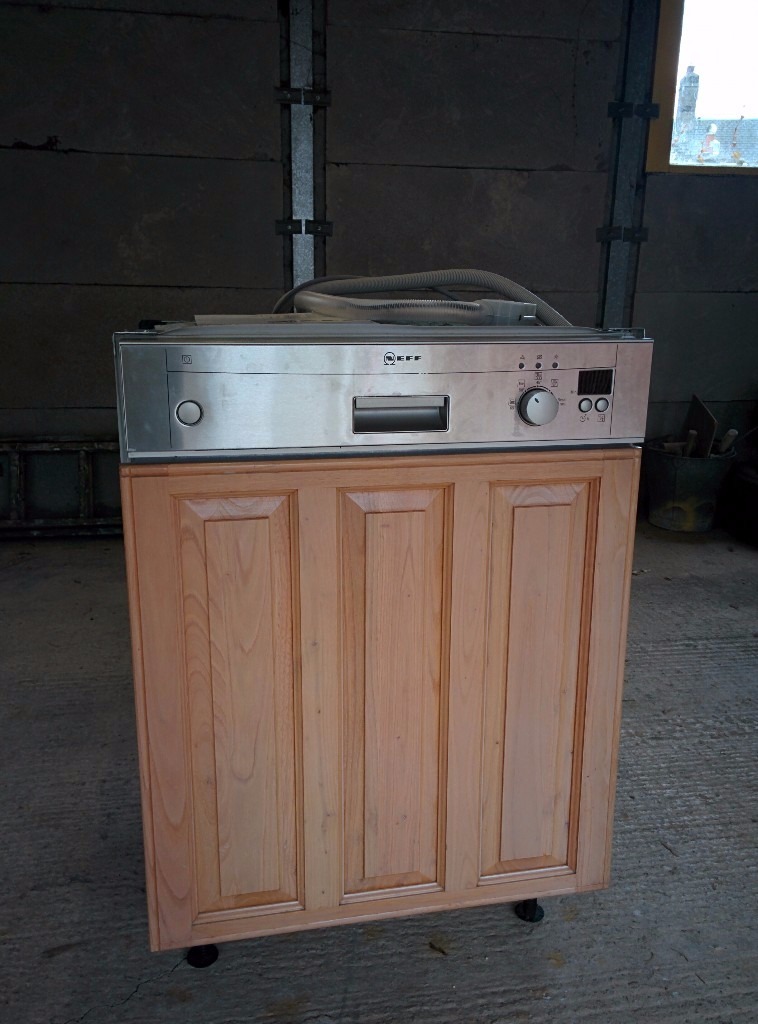 Semi integrated Neff dishwasher only 5 years old in Corstorphine