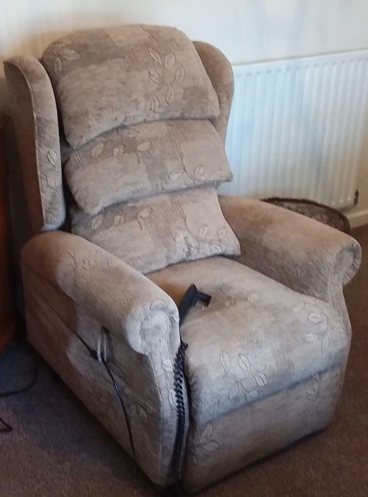 Remote Controlled Electric Recliner Riser Chair in Wollaton