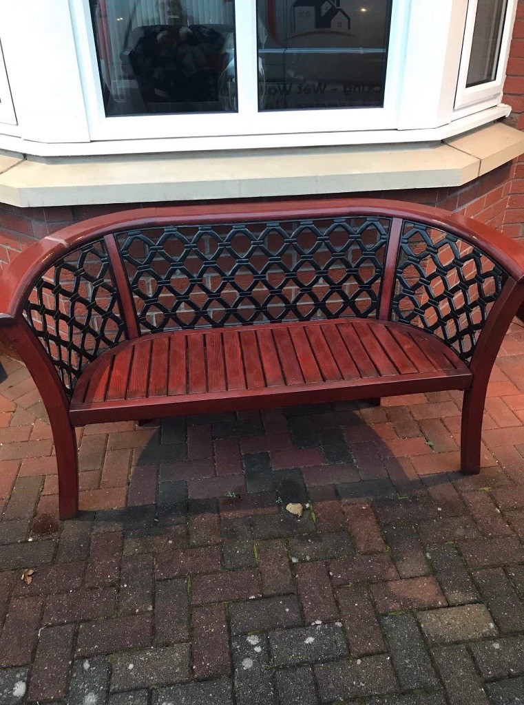 Garden bench and planter , 1yr old in Bargeddie, Glasgow 