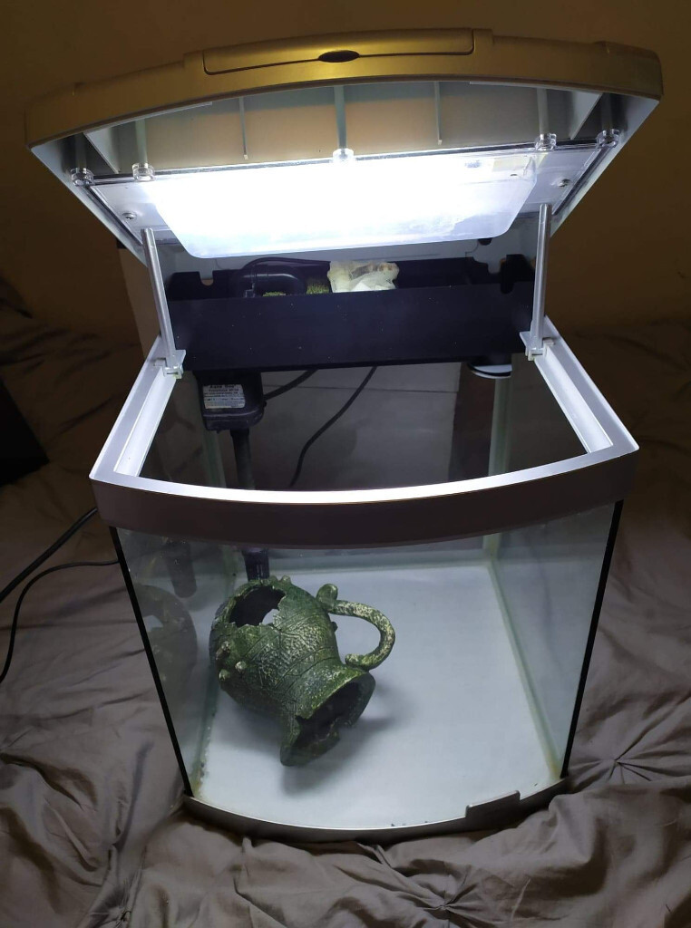 AQUA ONE 40l. fish tank AQUASTART 340 PRO silver lid in Wallsend