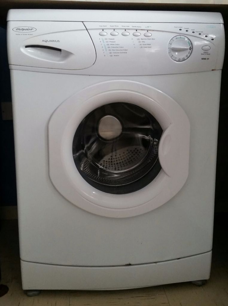 HOTPOINT Aquarius washing machine £50 will take offers in Hull, East
