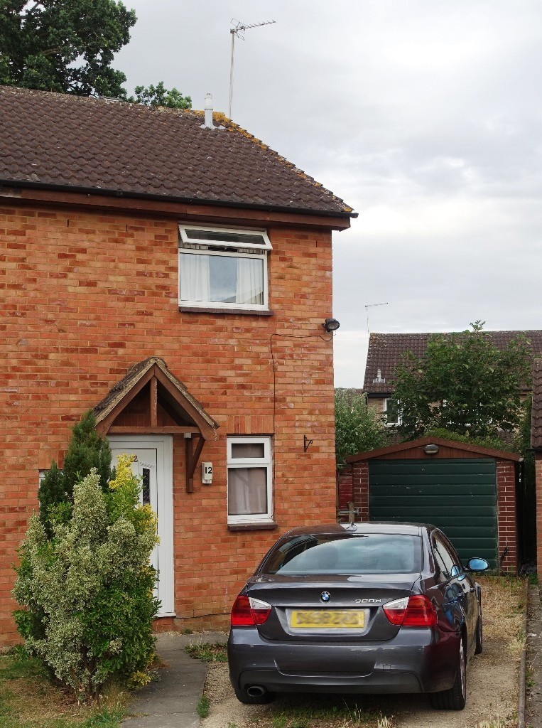 2 bedroom house with garage & offroad parking in Chippenham SN15. in