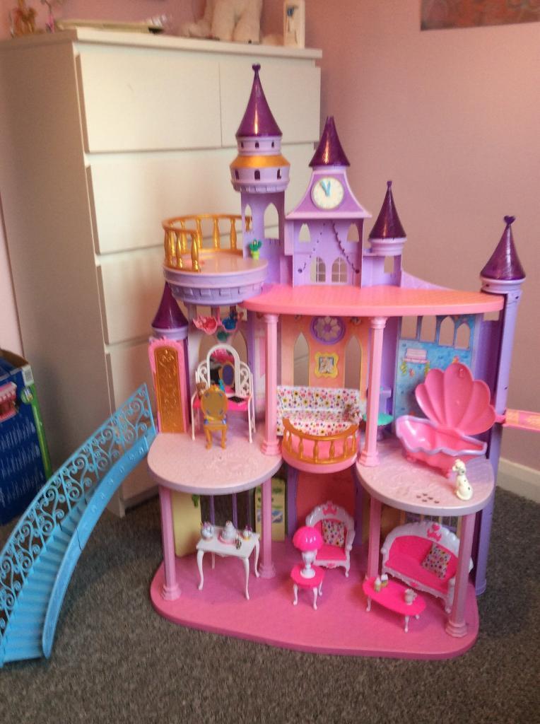 Disney princes castle large size. Suitable for barbie dolls. | in