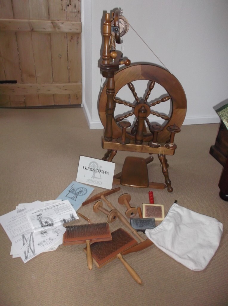 Ashford Traveller single drive Spinning Wheel with assessories | in