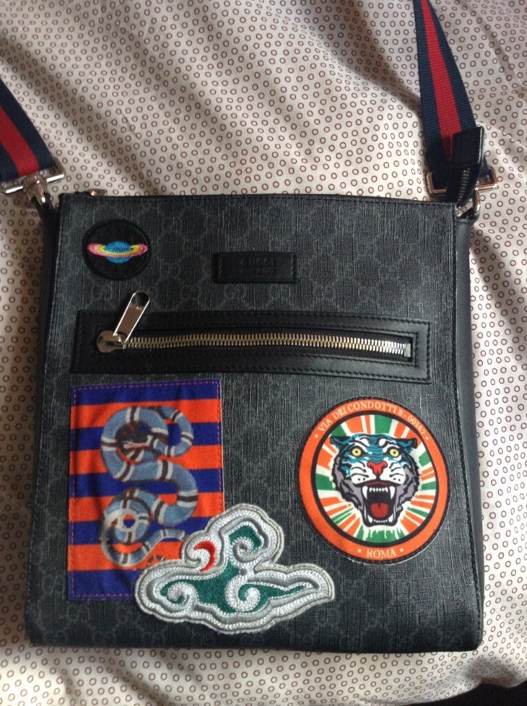 gucci night courrier gg supreme messenger bag