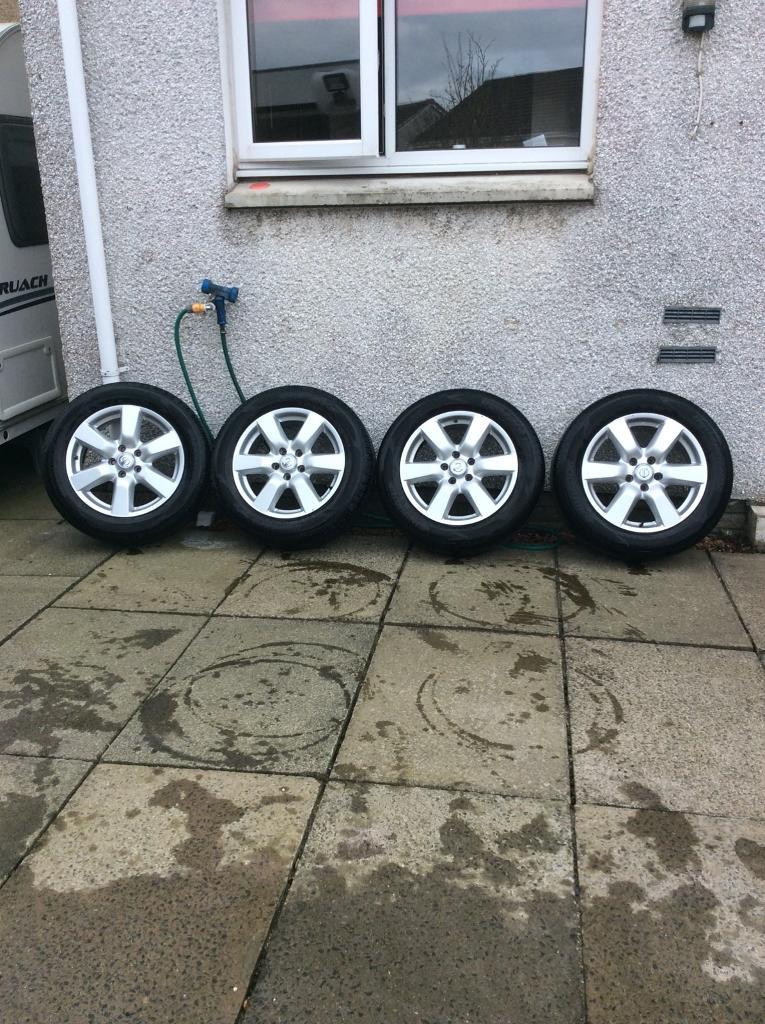 Nissan x trail alloys wheels and tyres in Coatbridge, North