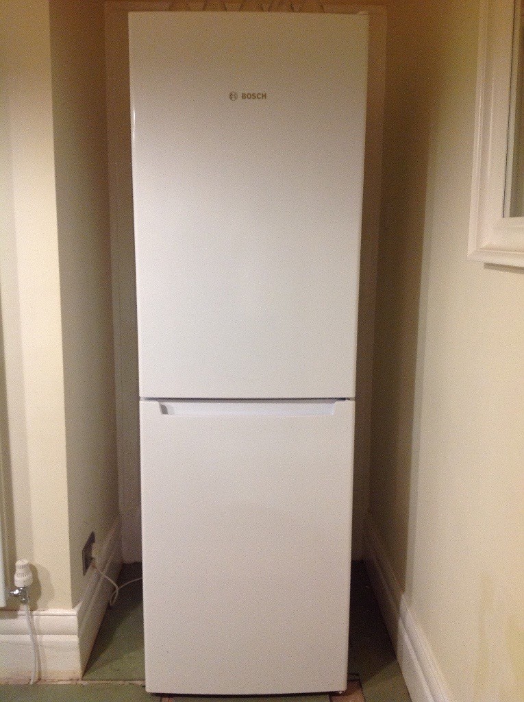 8 Months Old Bosch Fridge Freezer Kgn34nw3ag In