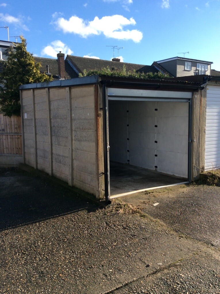 Lock up garage / storage / FREEHOLD Chelmsford in Chelmsford, Essex