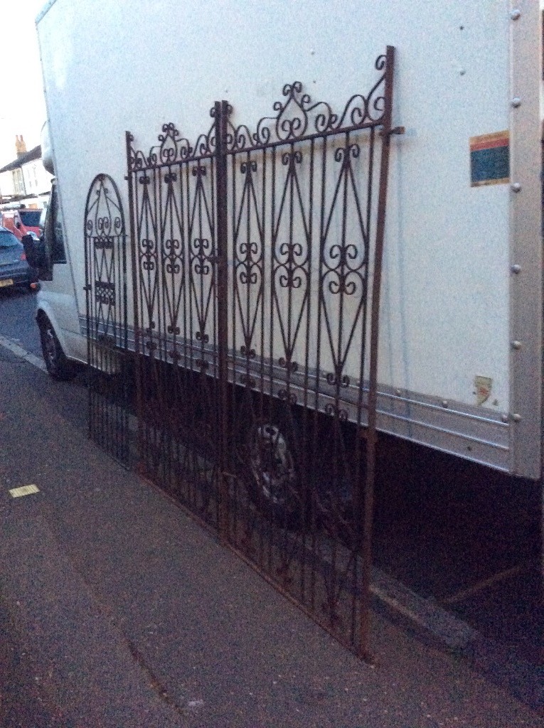 High quality pairof designed gates/side gate 6 ft .6.5 Height 3 ft 4
