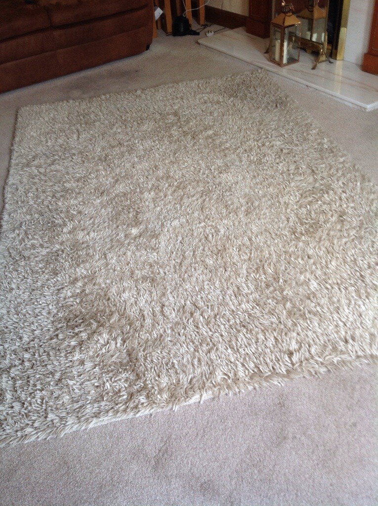 Cream rug in Lochgelly, Fife Gumtree