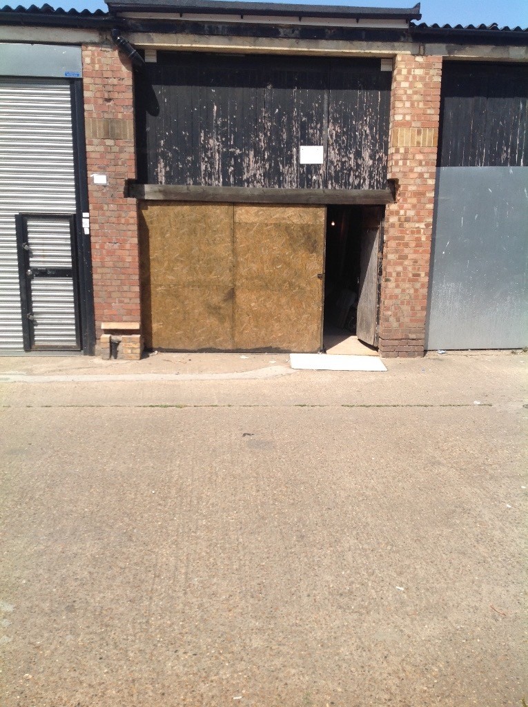 Lock up storage unit split level in Rainham, London Gumtree