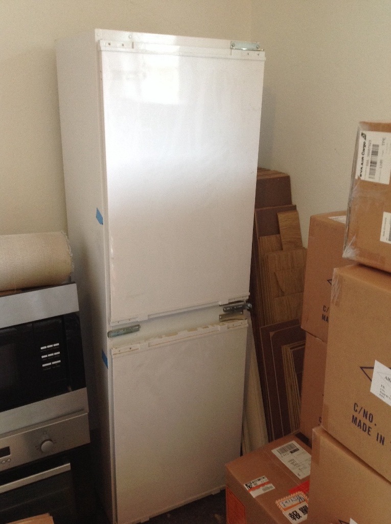 lamona 50 50 integrated frost free fridge freezer