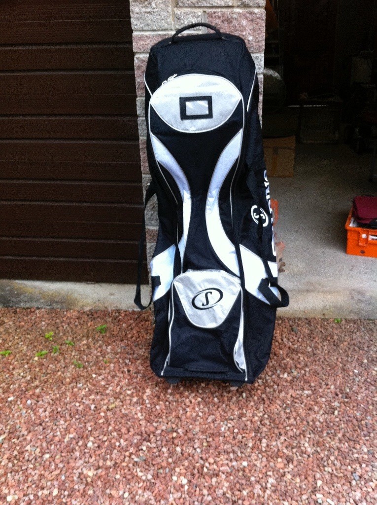 Spalding Padded Golf Bag Travel Cover with Wheels. in Callander, Stirling Gumtree