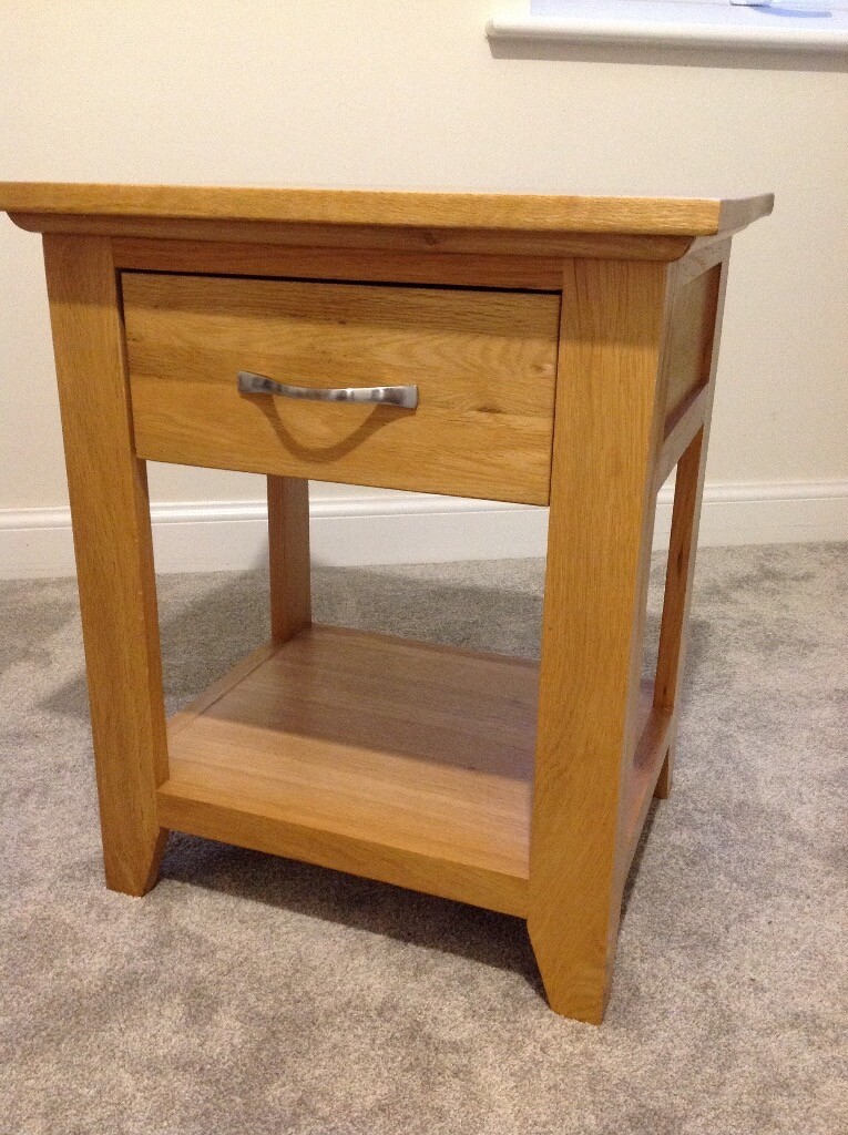 Solid Oak Side Table Excellent Condition in Nuneaton, Warwickshire