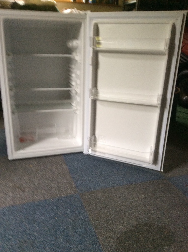 Currys Essentials 50cm under counter larder fridge in Southampton