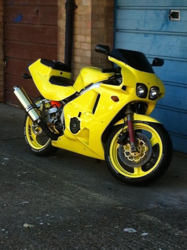 Honda cbr 400rr nc23