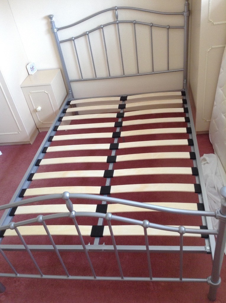 Metal bed frame 3/4 size in Hull, East Yorkshire Gumtree