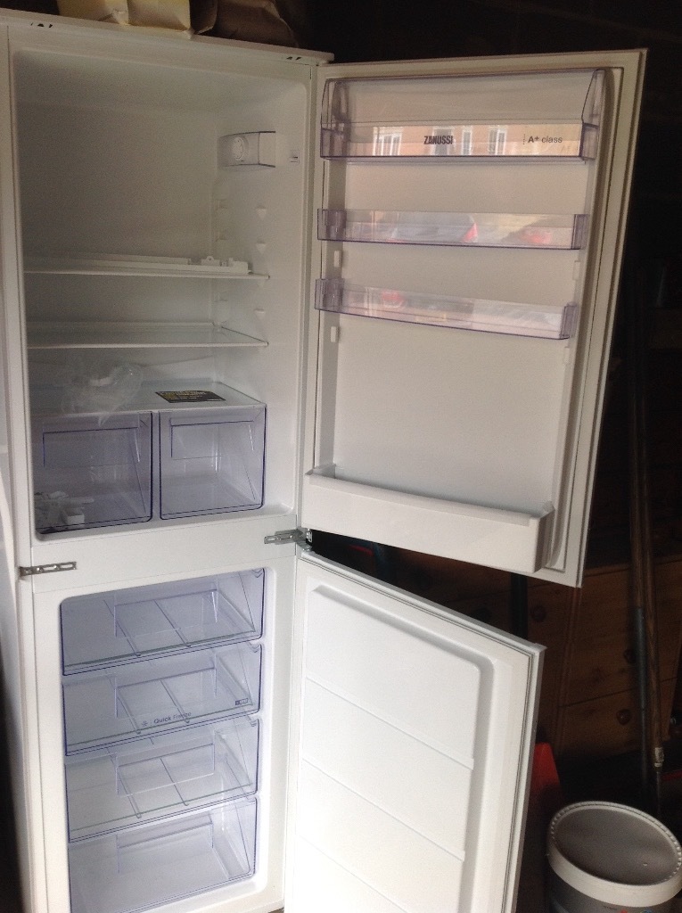 Zanussi integrated fridge/freezer. ZBB27450SA ** BRAND NEW** (Worrall