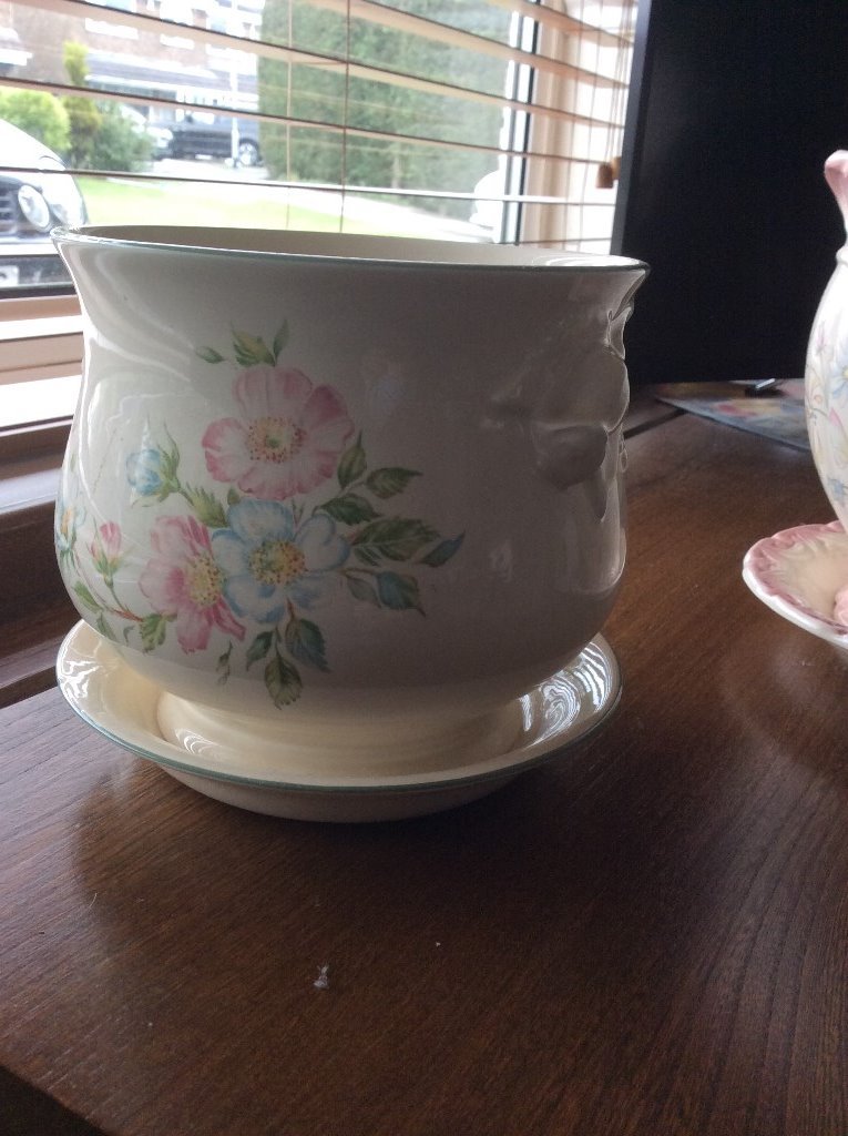 2 X MARKS AND SPENCERS INDOOR PLANT POTS WITH MATCHING PLATES in