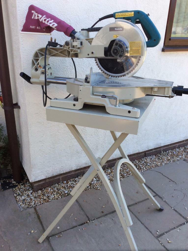 Makita electric LS1030 mitre saw + stand + package of blades in Mold