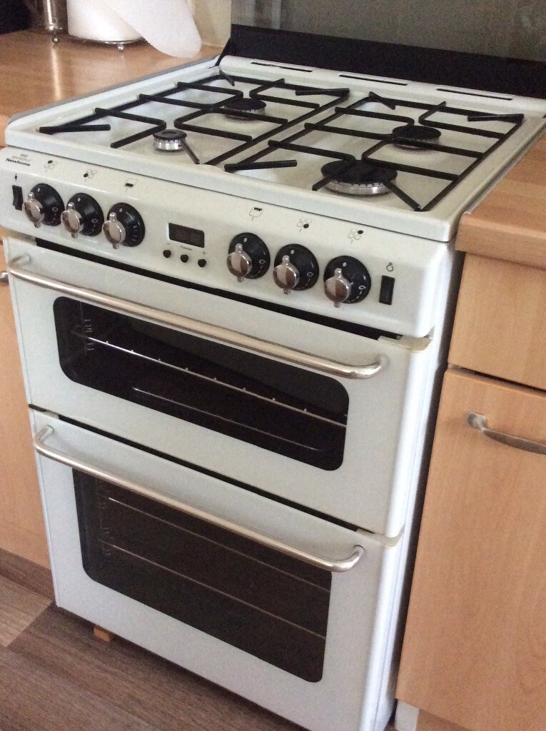 New World free standing gas cooker for sale, 4 ring, main oven and