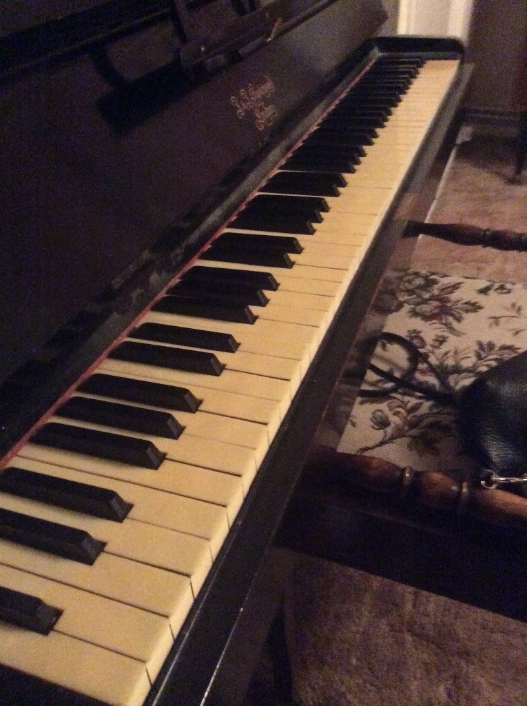 Black upright piano buyer to arrange delivery in Cambridge