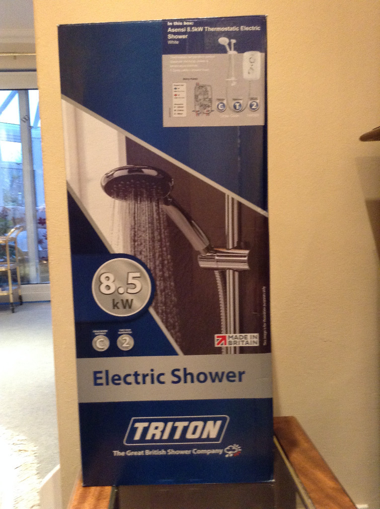 Triton 8.5 kw Thermostatic Electric Shower. Almost new, boxed with